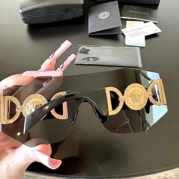 Unisex Versace Sunglasses - Picture 5 of 7